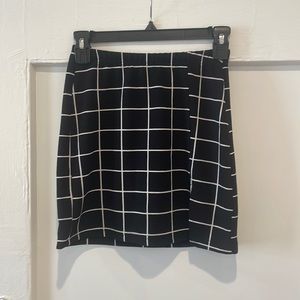 Black and white mini skirt with small slit in the front